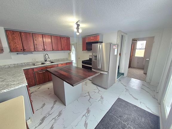 4th image of 1137 Ash Ave