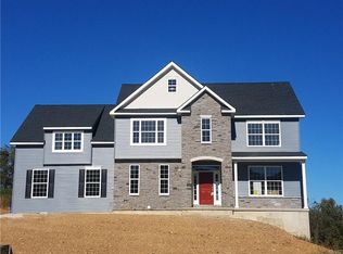 2200 Redwood Dr, Slatington, PA 18080