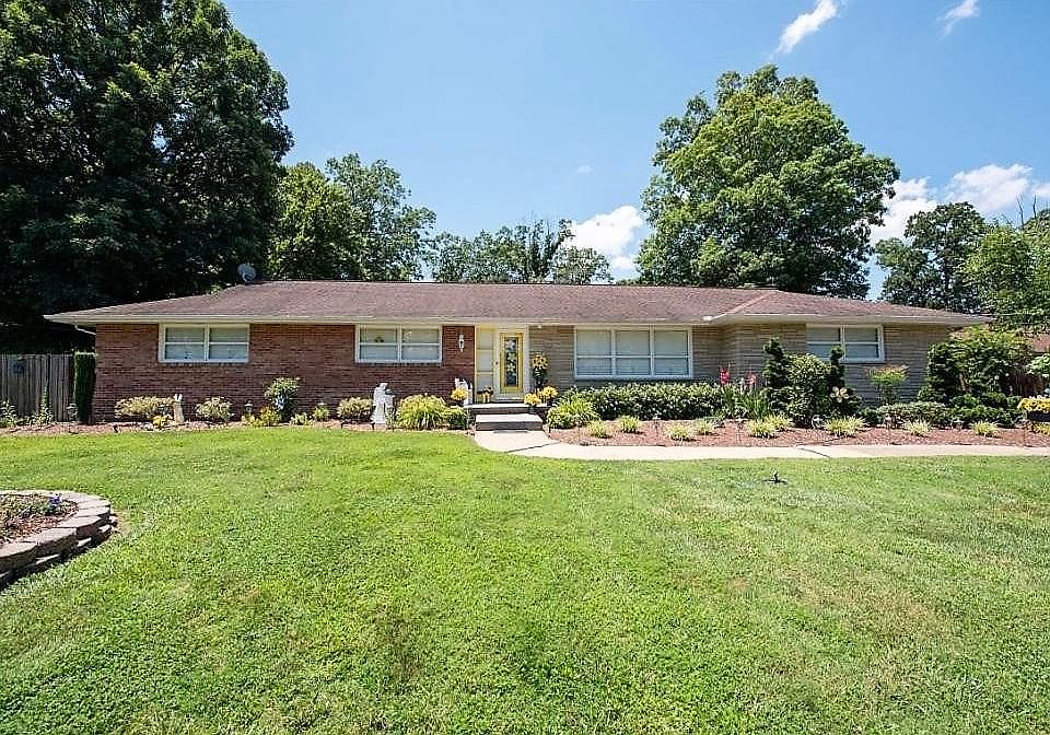 2nd image of 2113 Tallwood Dr