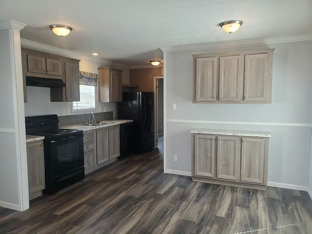 2nd image of 1659 Daffodil Ave #329