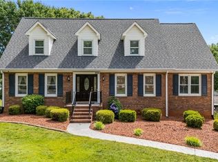 8016 Riverview Dr, Clemmons, NC 27012
