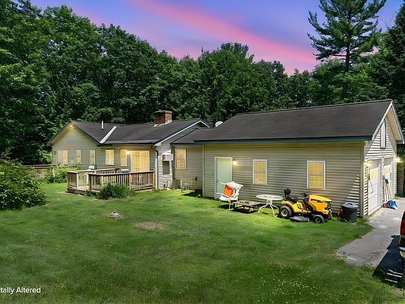2nd image of 824 Meadow Road