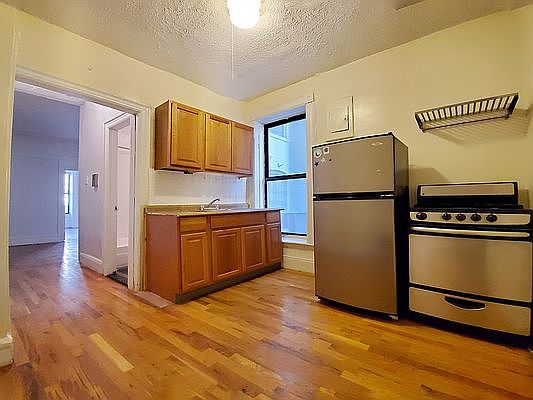 2nd image of 1055 Bergen St APT 1C