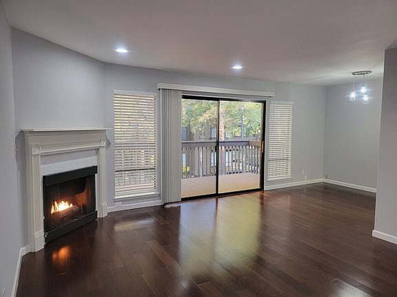 5th image of 2402 Larkspur Ln APT 262