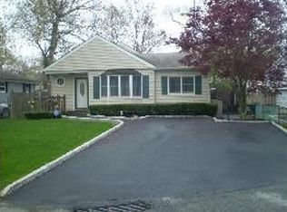 16 Tallwood Dr, Shirley, NY 11967