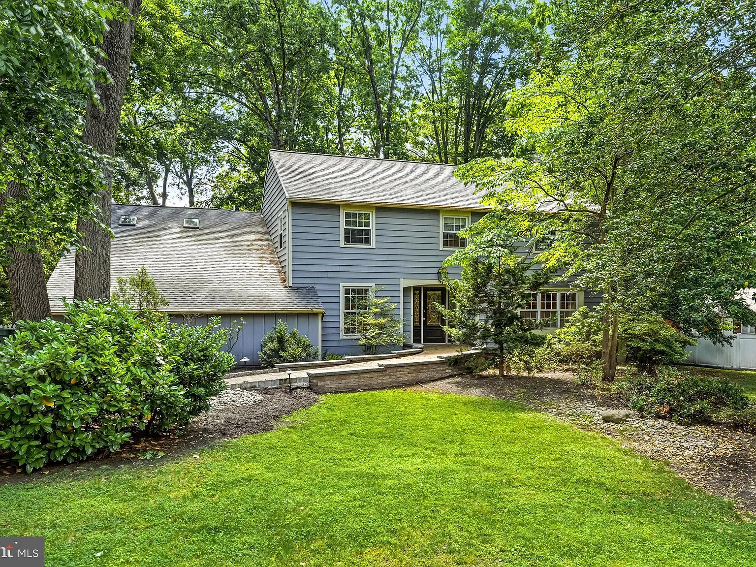 5 bed, 4.5 bath, 4743 sqft, $6,750 — Photo 1