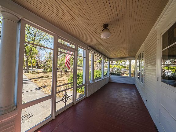 4th image of 1115 Summit Ave