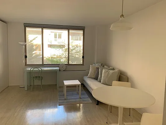 Rented by Yoon Realty Group | media 22