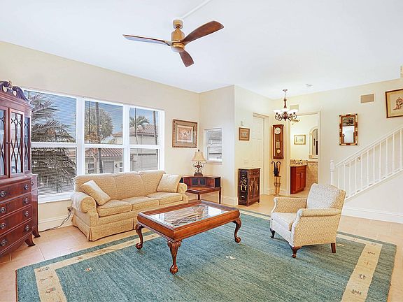 4th image of 2617 NE 14th Avenue #114