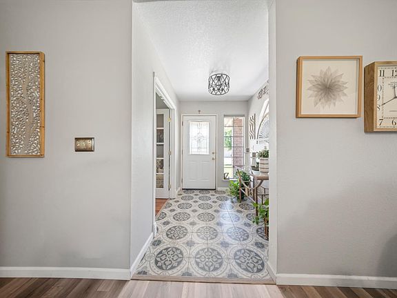 3rd image of 18746 Auburn Way