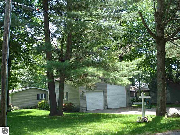 4th image of 2342 Northeast Dr