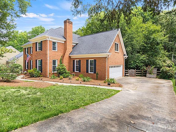 3rd image of 2710 Oxborough Dr