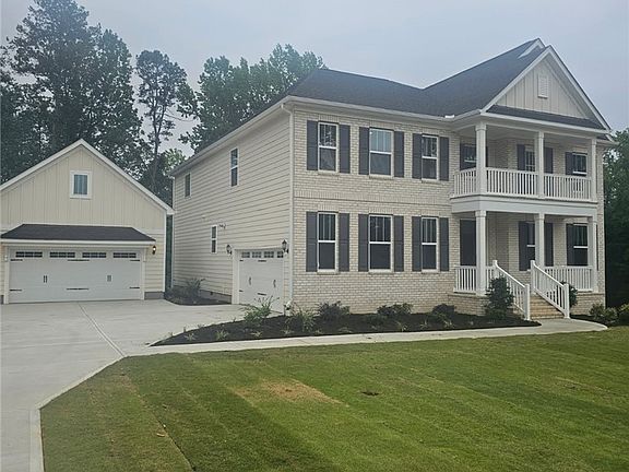 3rd image of 138 Whispering Hollow Rd