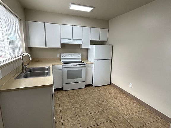 3rd image of 360 SW 9th St #1