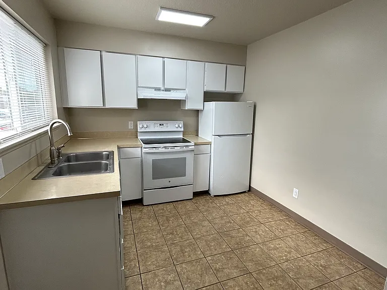 360 SW 9th St #1 — Photo 3