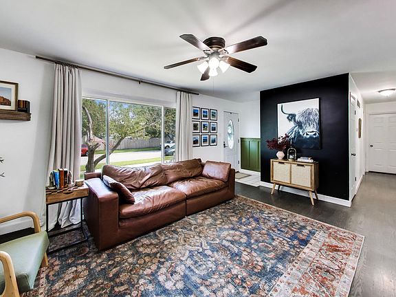 4th image of 936 Northgate Dr