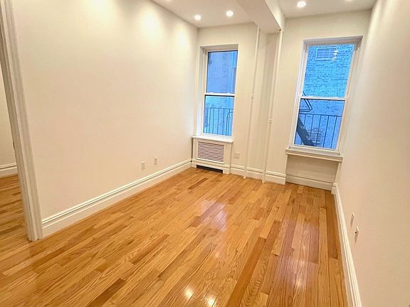 3rd image of 335 W 55th St #4R