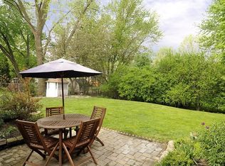 1970 Nottingham Ln, Wheaton, IL 60189