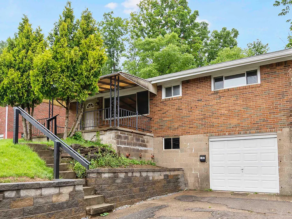 131 S Joslyn Dr
