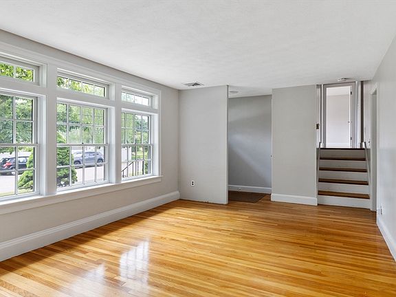 5th image of 7 Hampshire Ave