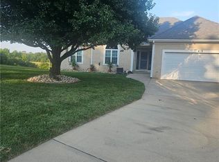 413 Hillbrook Ct, Lansing, KS 66043