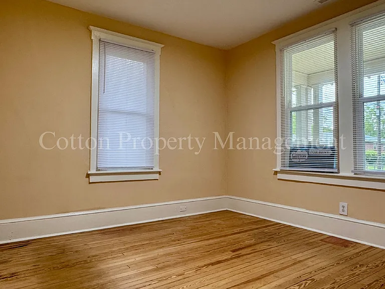 315 S 15th St — Photo 20