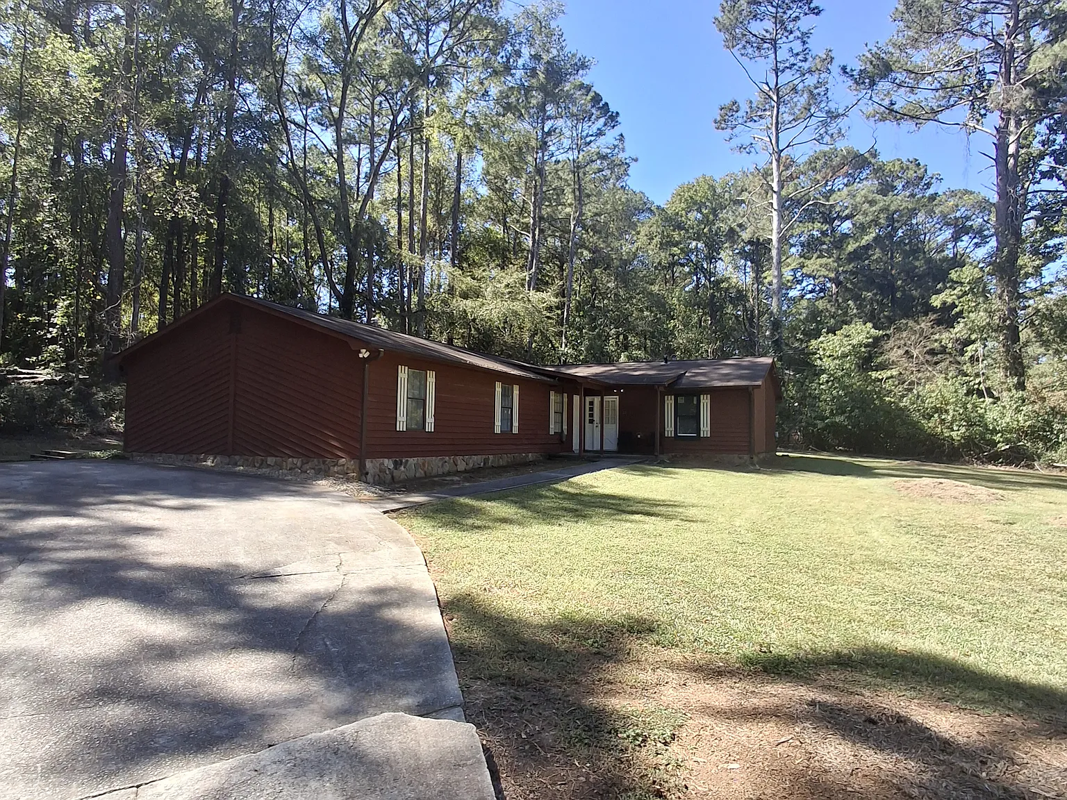 3 bed, 1.5 bath, 1496 sqft, $1,550 — Photo 1