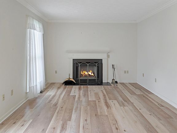 2nd image of 216 Mallard Dr