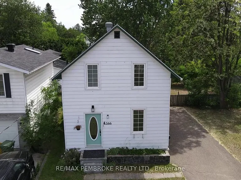 566 Perth St — Photo 7