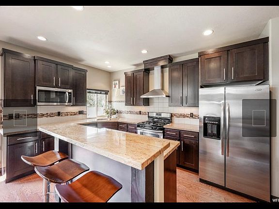 4th image of 822 E Olivia Ct