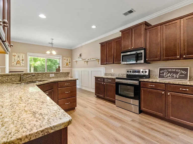 2243 Turnbury Ln — Photo 9