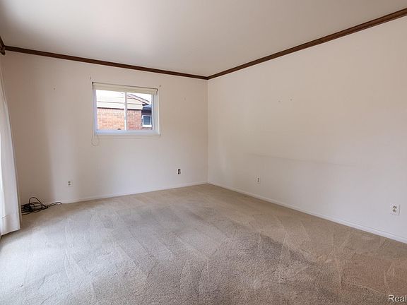 4th image of 1235 Jenifer Ave