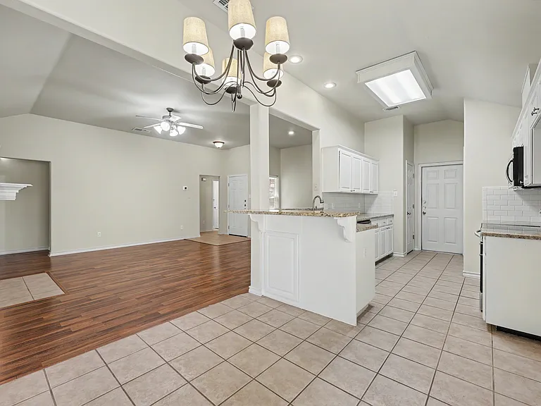 1111 Meadowbrook Dr — Photo 8
