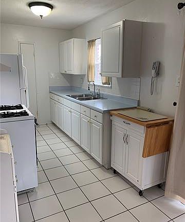 3rd image of 805 Oakwood Dr