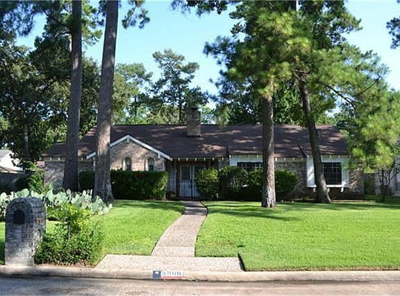 Spectacular 4 bedroom 2 bath 2 car detached garage one story home with inground gunite pool. Home features formal dining room, formal living room, spacious den, updated kitchen with granite counter tops, breakfast room.