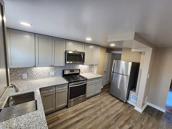 4th image of 2160 Berryhill St