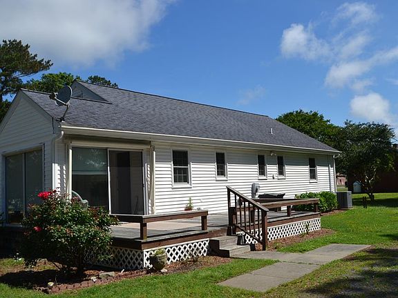 3rd image of 10186 Pine Ave