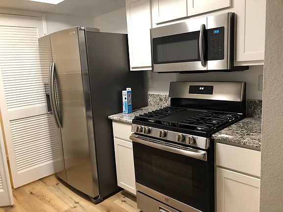 5th image of 35 Linden Ave APT 406