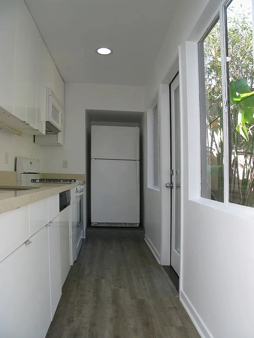 Building Photo - 1646 Preuss Rd #1