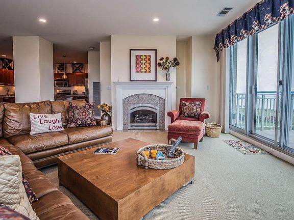 3rd image of 1522 N Prospect Ave Unit 1702