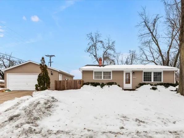 1265 Navajo Dr, Carpentersville, IL 60110