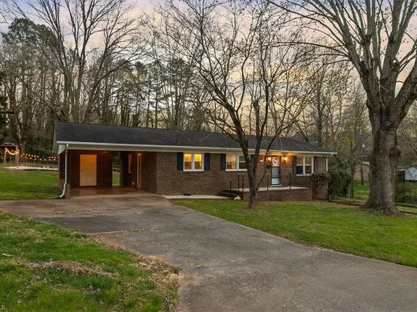 318 E Brown St, Randleman, NC 27317