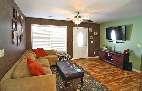 4th image of 185 Blue Willow Ln