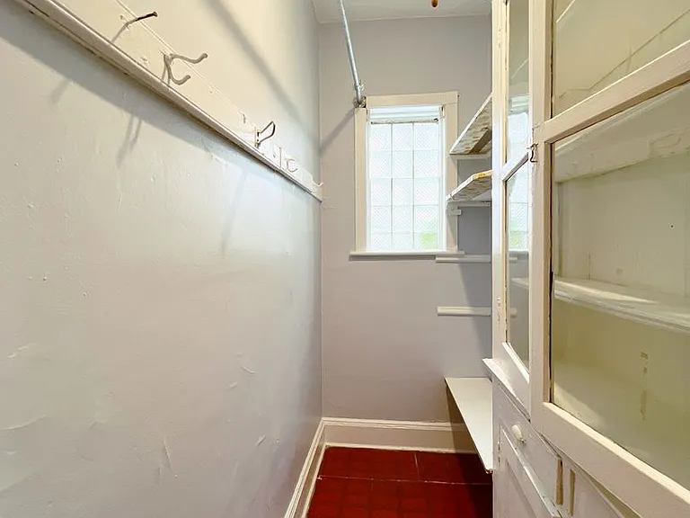 815 W Belle Plaine Ave #1R — Photo 6