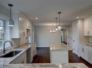 123 Circuit Dr, Narragansett, RI 02882