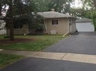 336 Hickory Dr, Crystal Lake, IL 60014