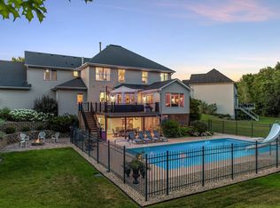 2377 Ellsworth Ct, Chaska, MN 55318