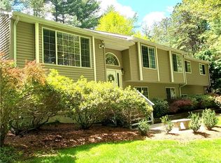 12 Ayoho Rd, Coventry, RI 02816