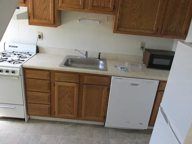 408 Stewart Ave #6 — Photo 4