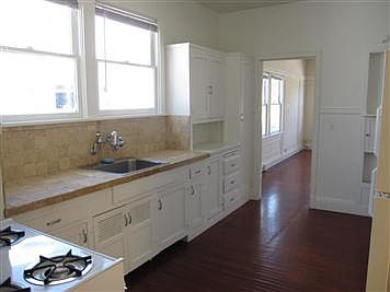 5th image of 509 Athol Ave